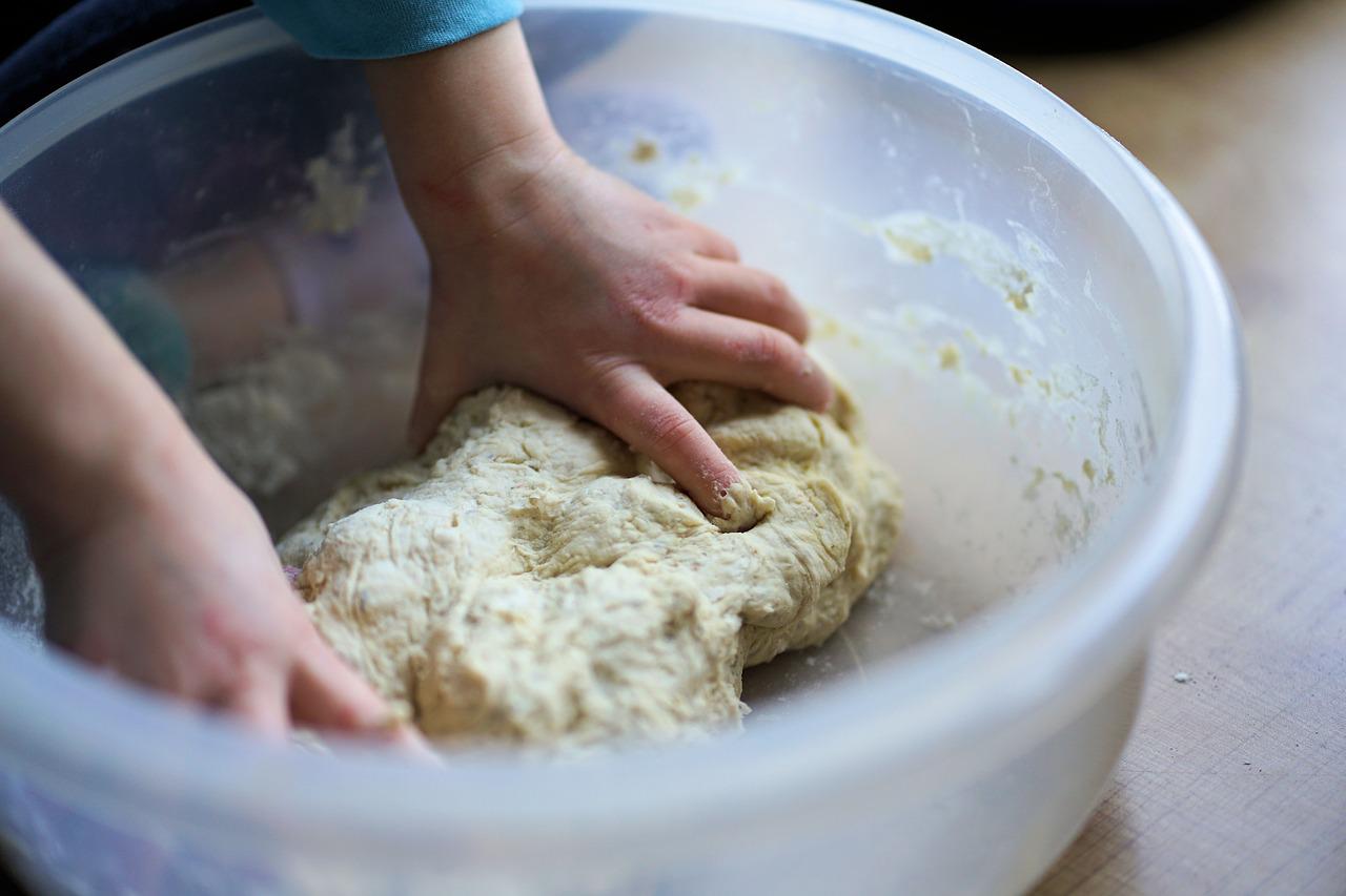 Kuchenne eksperymenty z mąką bezglutenową: jak piec smaczne wypieki bez pszenicy?